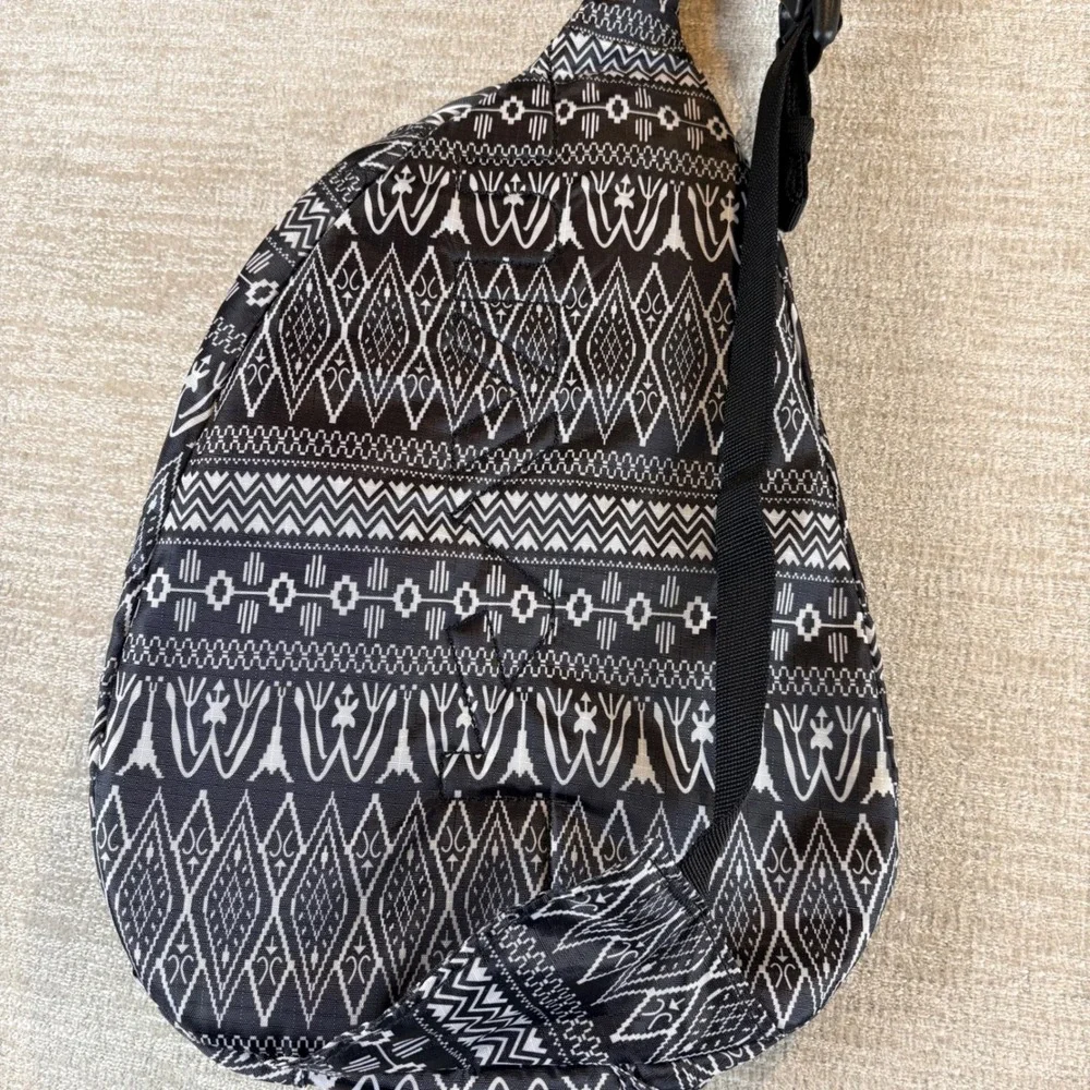 KAVU Rope Bag Black White Geometric Tribal Sling Backpack Crossbody Gorpcore
